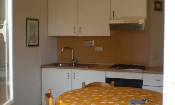 Rexer-Guidonia-Montecelio-Delizioso-bilocale-CUCINA