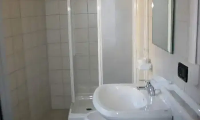 Rexer-Santena-OFFERTA-Monolocale-a-SANTENA-euro-a-settimana-BAGNO