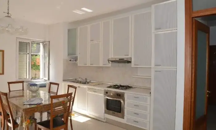Rexer-Rometta-Affittasi-Appartamento-ristrutturato-con-panorama-CUCINA