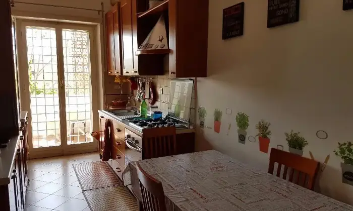 Rexer-Roma-Ampia-stanza-singola-CUCINA