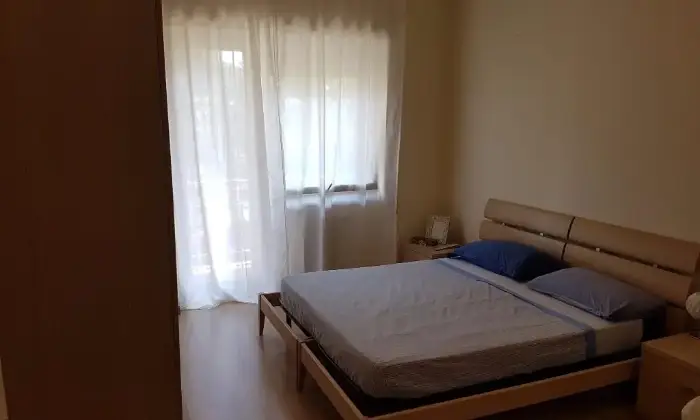 Rexer-Roma-Ampia-stanza-singola-CAMERA-DA-LETTO