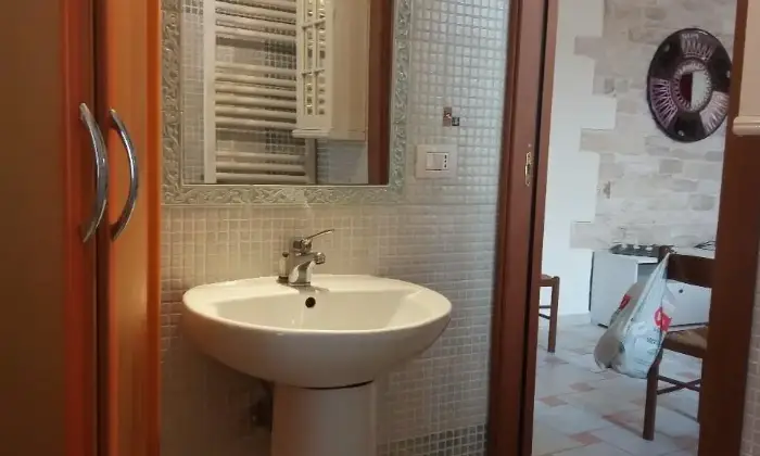 Rexer-Ruvo-di-Puglia-FITTASI-O-VENDESI-APPARTAMENTO-ARREDATO-BAGNO