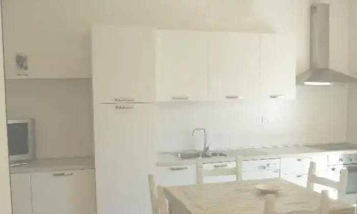 Rexer-Castagneto-Carducci-Appartamento-con-terrazza-panoramica-CUCINA
