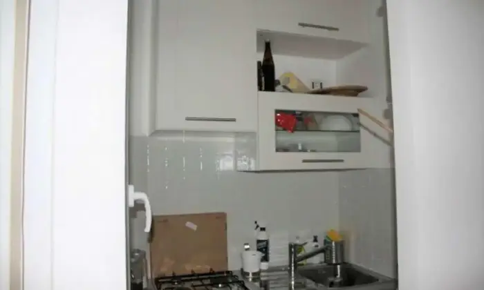 Rexer-Latina-Monolocale-zona-centrale-CUCINA