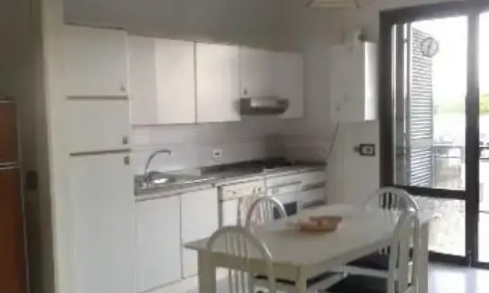 Rexer-Castel-Volturno-Appartamento-in-pineta-mare-CUCINA