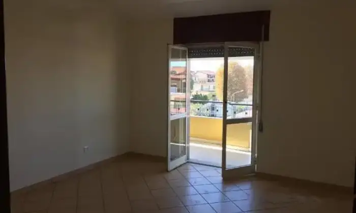 Rexer-Giugliano-in-Campania-Appartamento-vani-vverdi-SALONE
