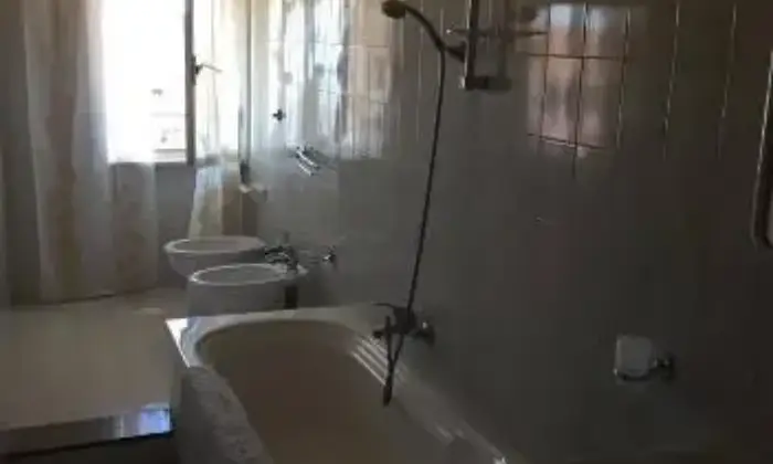 Rexer-Giugliano-in-Campania-Appartamento-vani-vverdi-BAGNO