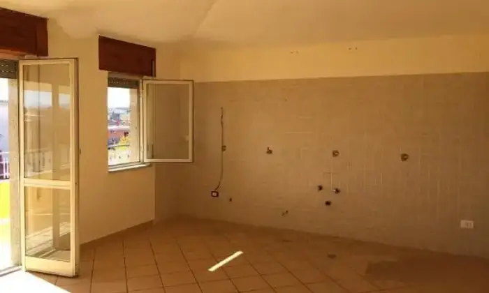 Rexer-Giugliano-in-Campania-Appartamento-vani-vverdi-SALONE