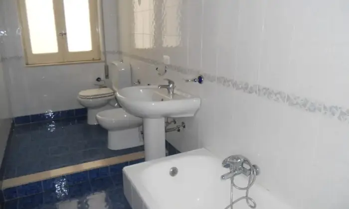 Rexer-Augusta-AMPIO-E-LUMINOSO-BAGNO