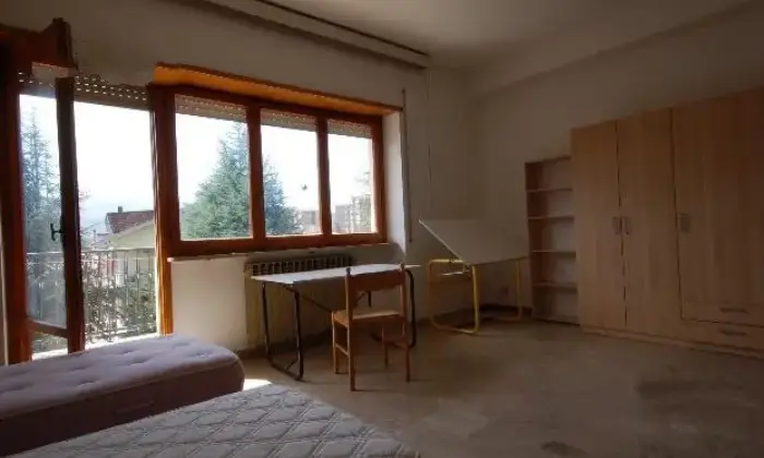 Rexer-LAquila-Propriet-spaziosa-e-luminosa-CAMERA-DA-LETTO
