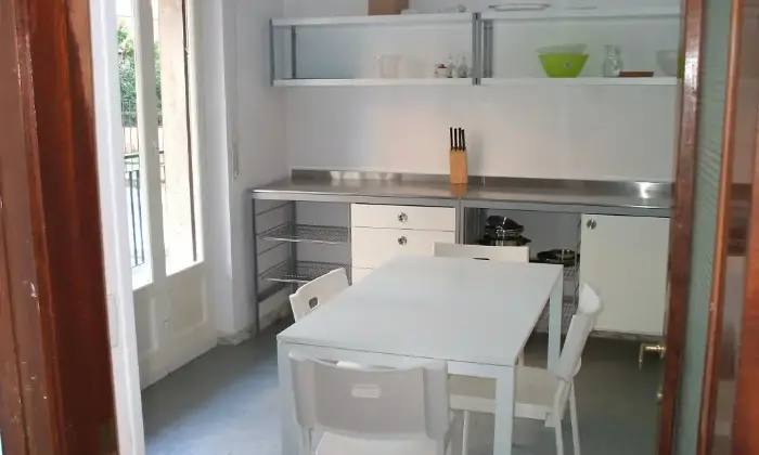 Rexer-Sestri-Levante-Trilocale-arredato-doppi-servizi-a-Sestri-Levante-CUCINA