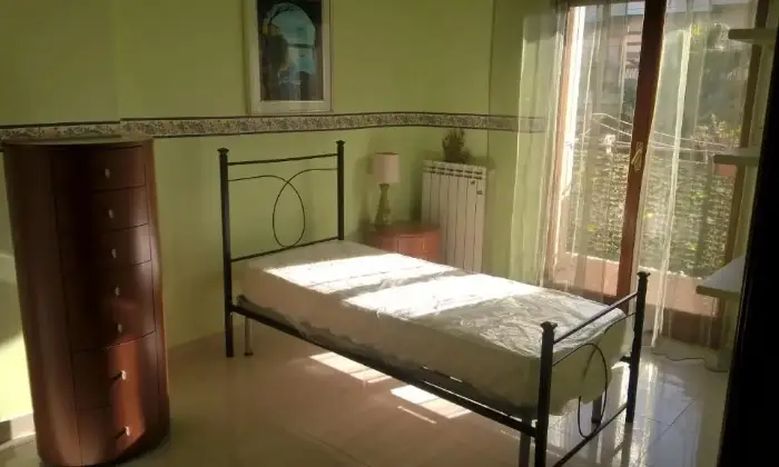 Rexer-Crotone-Bellissimo-trilocale-CAMERA-DA-LETTO