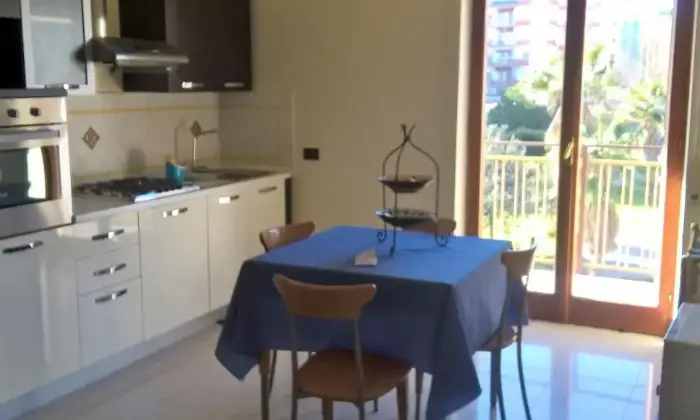 Rexer-Crotone-Bellissimo-trilocale-CUCINA