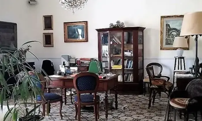 Rexer-Torre-Annunziata-Appartamento-uso-studio-SALONE