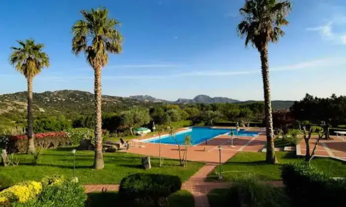 Rexer-Olbia-Villetta-con-giardino-PISCINA