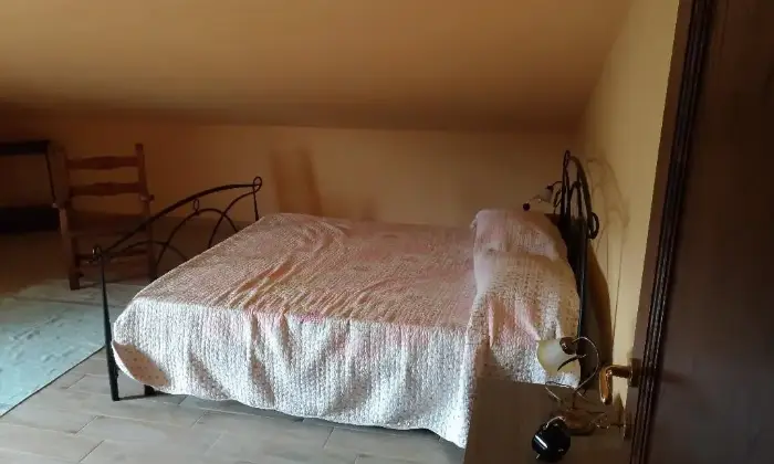 Rexer-Lucca-Appartamento-mansardato-CAMERA-DA-LETTO