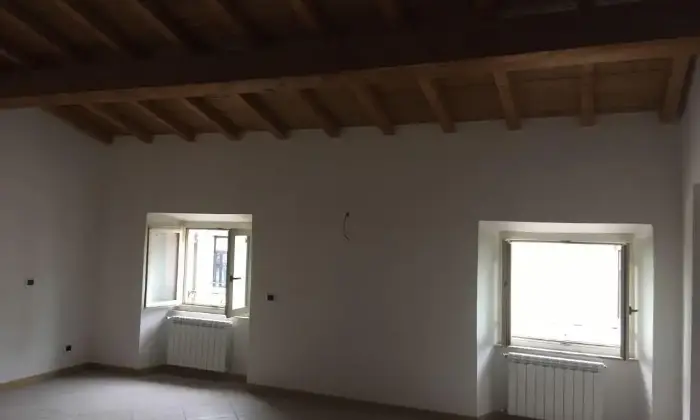 Rexer-Ronciglione-Appartamenti-ristrutturati-SALONE