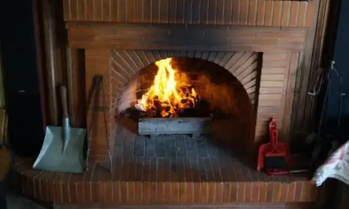 Rexer-Montemarano-Per-brevi-periodi-affitto-bilocale-in-montagna-con-caminetto-SALONE