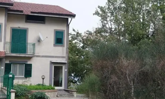 Rexer-Montemarano-Per-brevi-periodi-affitto-bilocale-in-montagna-con-caminetto-GIARDINO