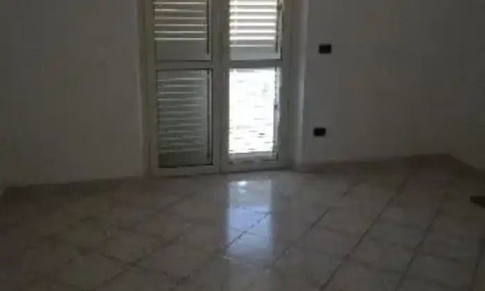 Rexer-Gioia-Tauro-Ampio-e-luminoso-trilocale-vicino-al-centro-storico-CAMERA-DA-LETTO