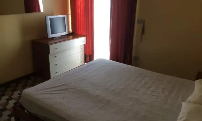 Rexer-Gioia-Tauro-Centrale-e-tranquillo-mini-appartamento-CAMERA-DA-LETTO