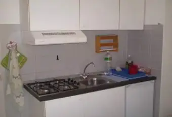 Rexer-Badesi-Luminoso-bilocale-in-residence-con-piscina-CUCINA