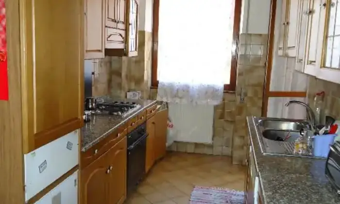 Rexer-Roma-Ampia-stanza-amm-vicina-fermata-metro-A-Numidio-Quadrato-CUCINA