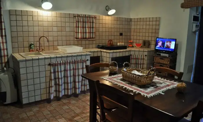 Rexer-Castro-VECCHIA-PAJARA-Ristrutturata-Castro-Marina-LE-CUCINA