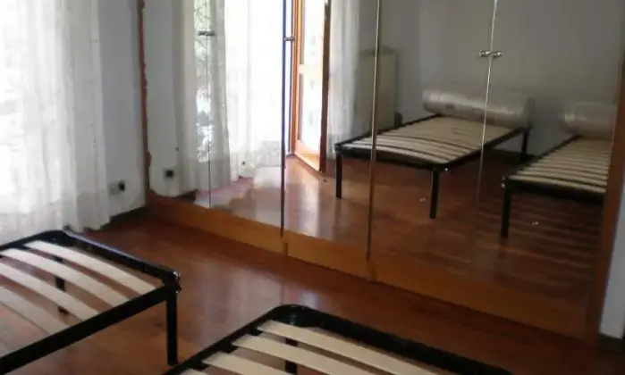 Rexer-Macerata-Ampio-quadrilocale-per-studenti-vicino-a-universit-CAMERA-DA-LETTO