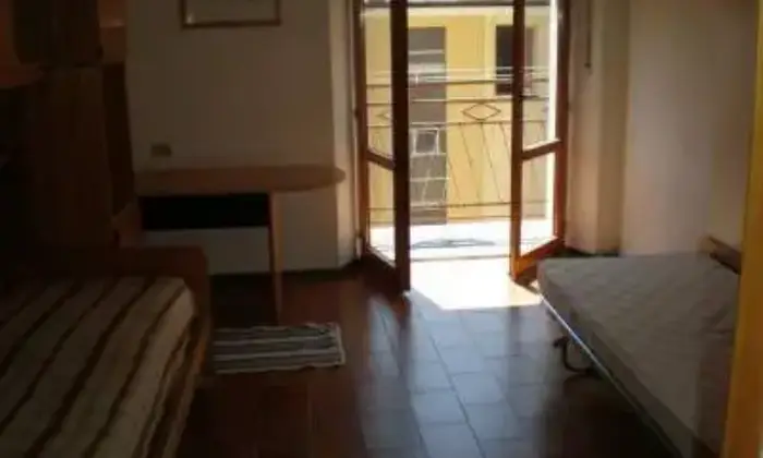Rexer-Macerata-Ampio-quadrilocale-per-studenti-vicino-a-universit-CAMERA-DA-LETTO