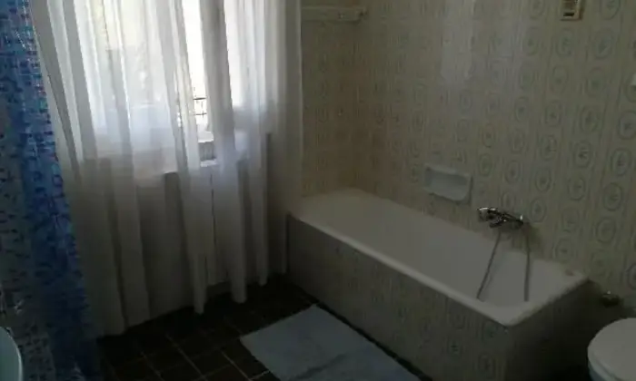 Rexer-Chieti-Luminosa-stanza-in-affitto-in-ampio-appartamento-BAGNO