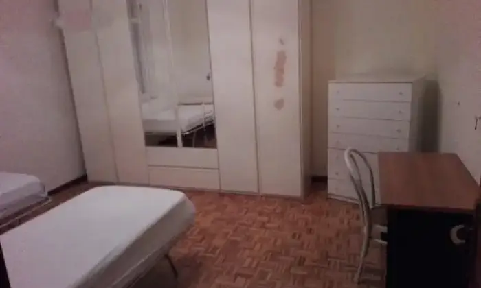 Rexer-LAquila-Ampio-e-luminoso-quadrilocale-ben-servito-CAMERA-DA-LETTO
