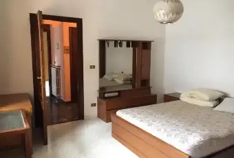Rexer-LAquila-Comodo-e-ampio-appartamento-indipendente-con-vista-panoramica-CAMERA-DA-LETTO