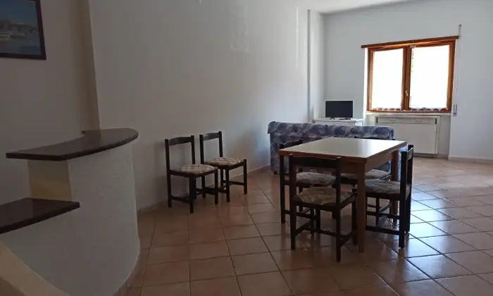 Rexer-LAquila-Ampio-quadrilocale-in-zona-servitissima-SALONE