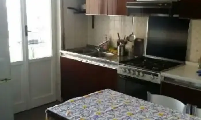 Rexer-Pescara-Comodissima-camera-in-centro-CUCINA
