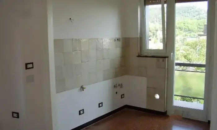Rexer-Genova-Luminoso-bilocale-ristrutturato-piano-alto-CUCINA