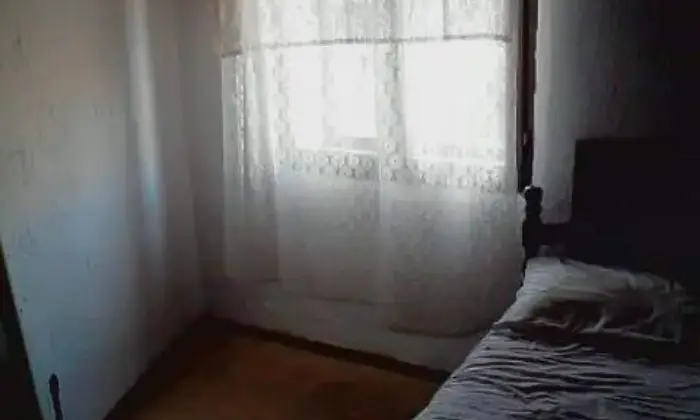 Rexer-Trieste-Luminoso-trilocale-ristrutturato-CAMERA-DA-LETTO