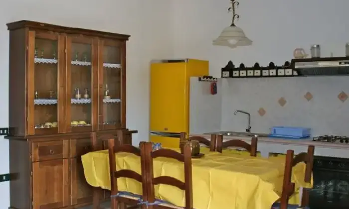 Rexer-Villasimius-Accogliente-trilocale-su-due-livelli-vicino-al-centro-CUCINA