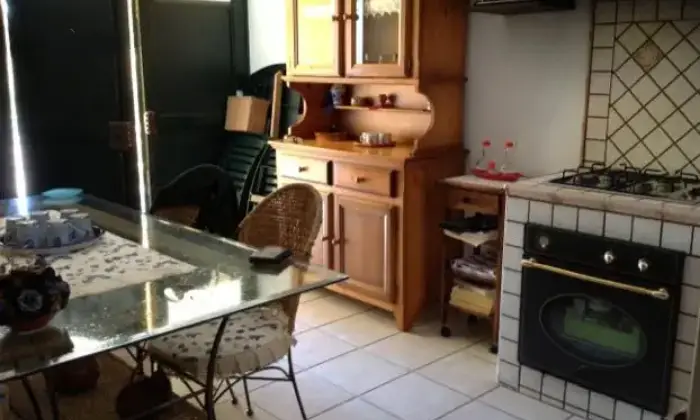 Rexer-Villasimius-Bilocale-accessoriato-e-climatizzato-centrale-CUCINA