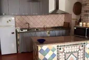 Rexer-Tortol-Fresco-e-luminoso-trilocale-centrale-vicino-al-mare-CUCINA