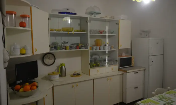 Rexer-La-Maddalena-Solare-e-allegro-trilocale-piano-basso-CUCINA