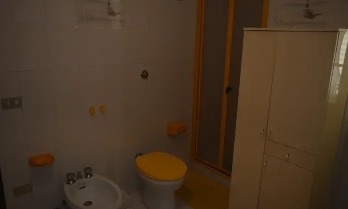 Rexer-La-Maddalena-Solare-e-allegro-trilocale-piano-basso-BAGNO