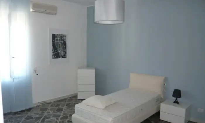 Rexer-Lecce-Elegante-stanza-CAMERA-DA-LETTO