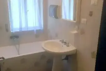 Rexer-Sanluri-Appartamento-luminoso-in-centro-con-bellissimo-panorama-BAGNO