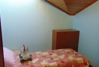 Rexer-Enego-Mansarda-salone-camere-bagno-poggiolo-posto-auto-lavatrice-CAMERA-DA-LETTO