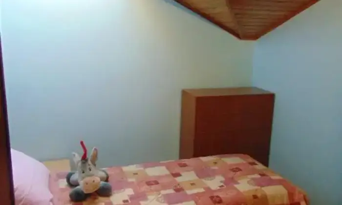 Rexer-Enego-Mansarda-salone-camere-bagno-poggiolo-posto-auto-lavatrice-CAMERA-DA-LETTO