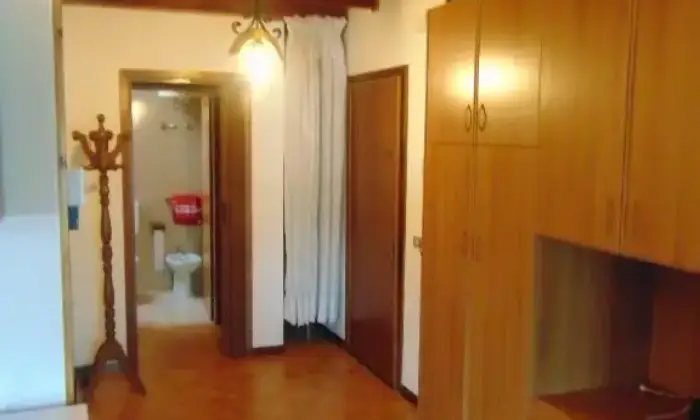 Rexer-Enego-Mansarda-salone-camere-bagno-poggiolo-posto-auto-lavatrice-ALTRO