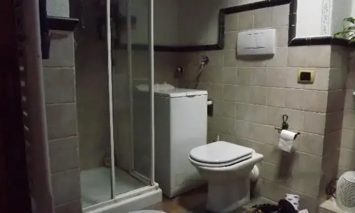 Rexer-Casole-dElsa-Confortevole-trilocale-BAGNO