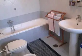 Rexer-Napoli-BILOCALE-ideale-x-anziani-e-lavoratoricon-busta-paga-BAGNO