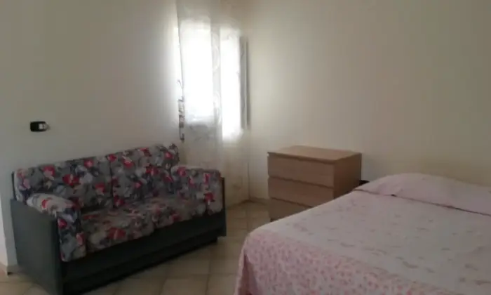 Rexer-Napoli-BILOCALE-ideale-x-anziani-e-lavoratoricon-busta-paga-CAMERA-DA-LETTO
